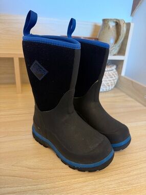 Muck Boot Kids Waterproof Black & Blue Rain Boots